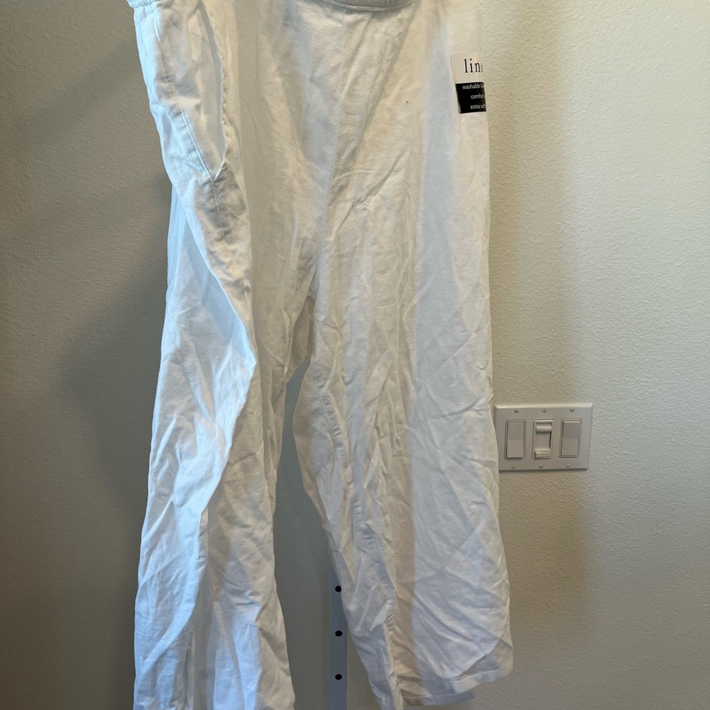 Dash Women's Classic White Capris in Washable Linen